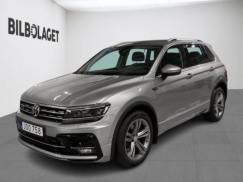 Grå Begagnad 2019 VW Tiguan R-line SUV | 289 500 kr (Marknadspris) - Bild 1/4