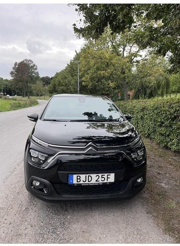 Svart Begagnad 2022 Citroën C3 PureTech Halvkombi | 115 000 kr (Bra pris) - Bild 1/4