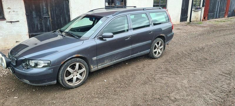 Grå Begagnad 2004 Volvo V70 Business Edition Kombi | 10 000 kr (Superpris) - Bild 1/3