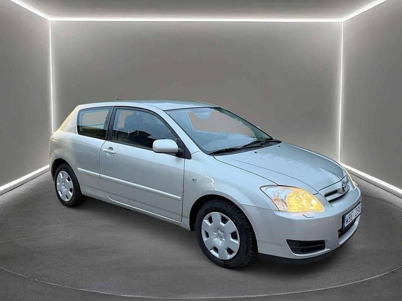 Silver Begagnad 2006 Toyota Corolla Halvkombi | 34 900 kr (Bra pris) - Bild 1/4