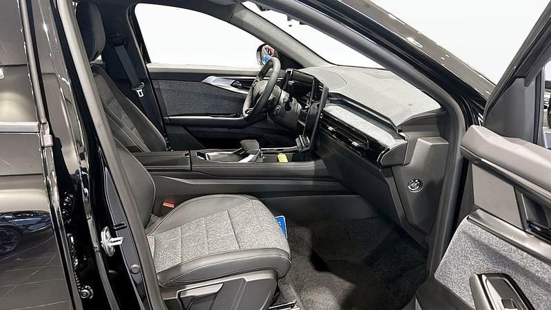 Begagnad Renault Espace Techno 200 HK (147 kW) 2024 Svart Minibuss