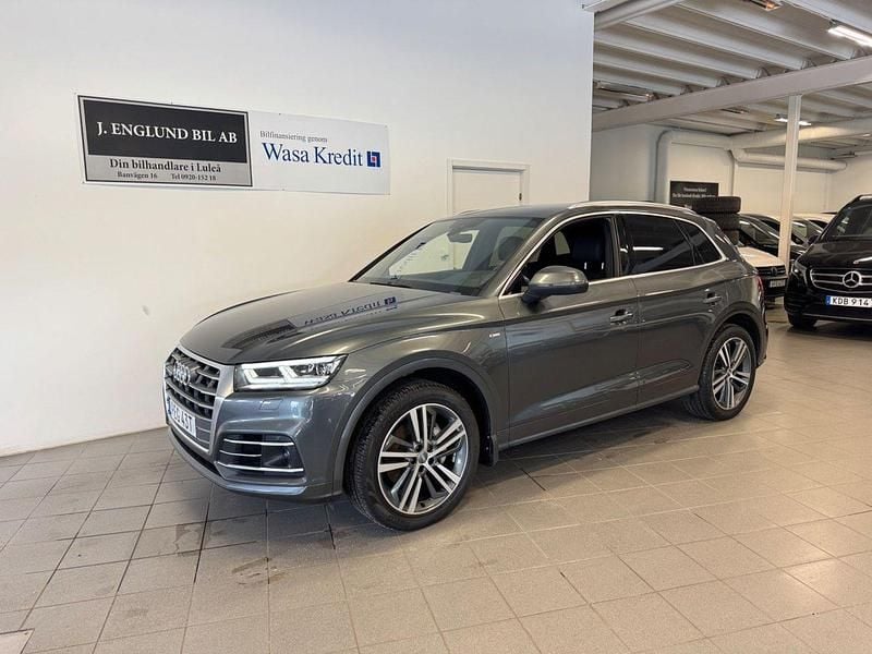 Grå Begagnad 2019 Audi Q5 S-Line SUV | 419 900 kr (Dyr) - Bild 1/4