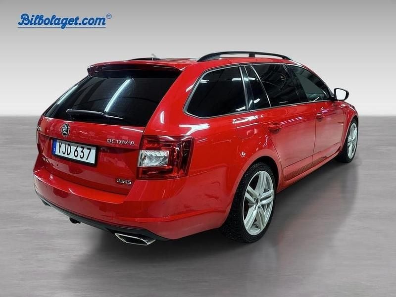 Begagnad Skoda Octavia RS 186 HK (136 kW) 2017 Röd Kombi