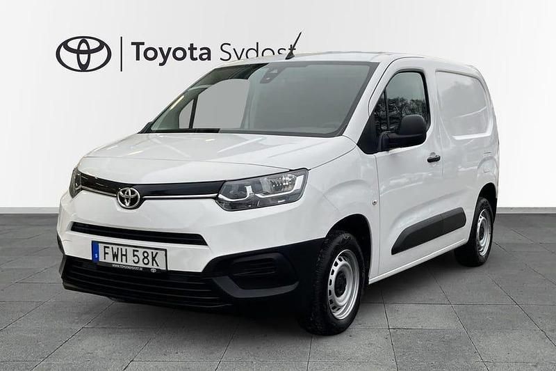 Vit Begagnad 2021 Toyota Proace City City Minibuss | 139 000 kr (Marknadspris) - Bild 1/4