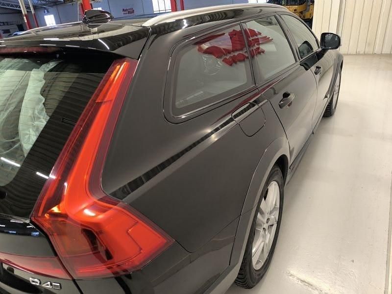 Begagnad Volvo V90 CC Momentum 190 HK (139 kW) 2019 Svart Kombi