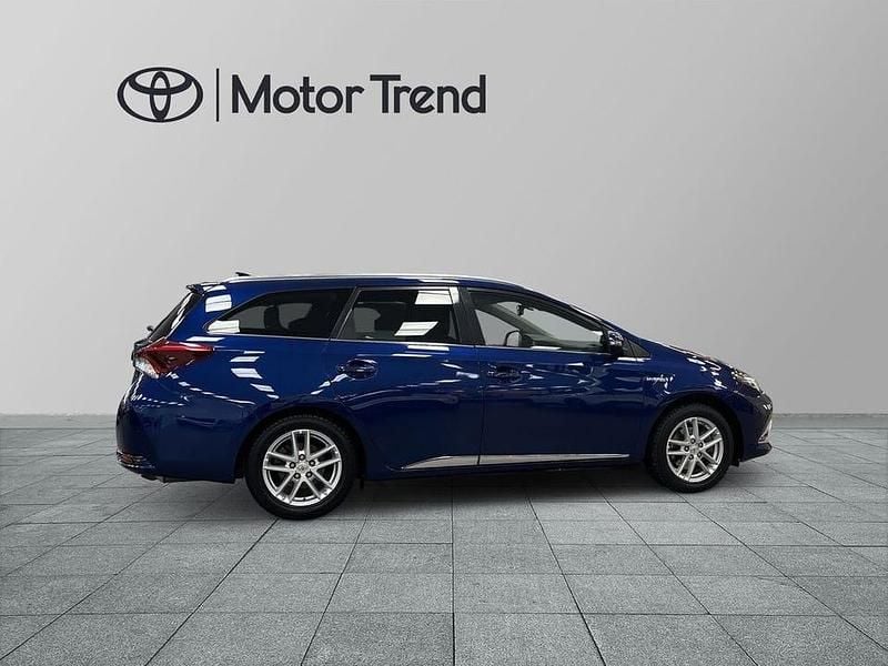 Begagnad Toyota Auris Touring Sports Executive 137 HK (100 kW) 2017 Blå Kombi