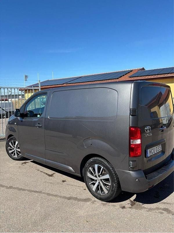 Grå Begagnad 2016 Toyota Proace Van | 95 000 kr (Bra pris) - Bild 1/3