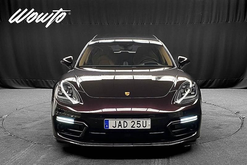 Begagnad Porsche Panamera Platinum Edition 330 HK (242 kW) 2022 Lila Kombi