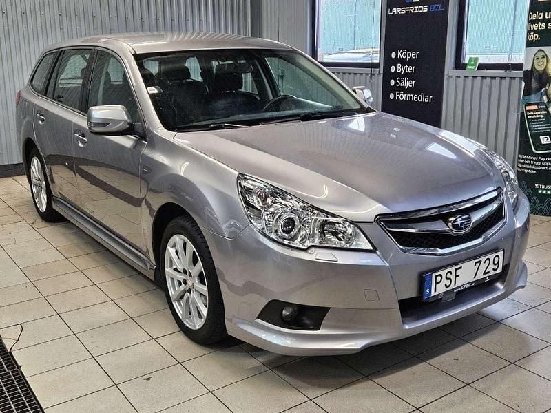 Silver Begagnad 2011 Subaru Legacy Kombi | 89 900 kr (Marknadspris) - Bild 1/4