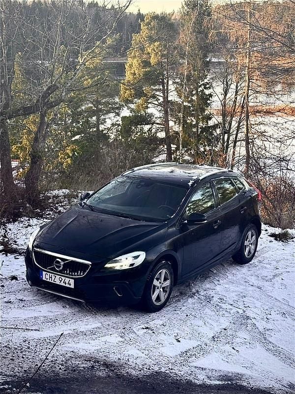 Begagnad 2017 Volvo V40 CC Kombi | 154 900 kr (Bra pris) - Bild 1/4