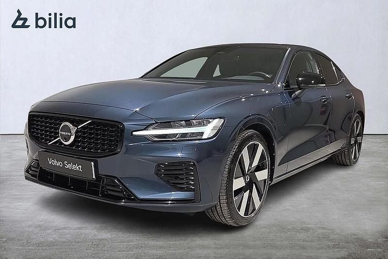 Mörkblå Begagnad 2024 Volvo S60 Plus Sedan | 449 000 kr (Dyr) - Bild 1/3