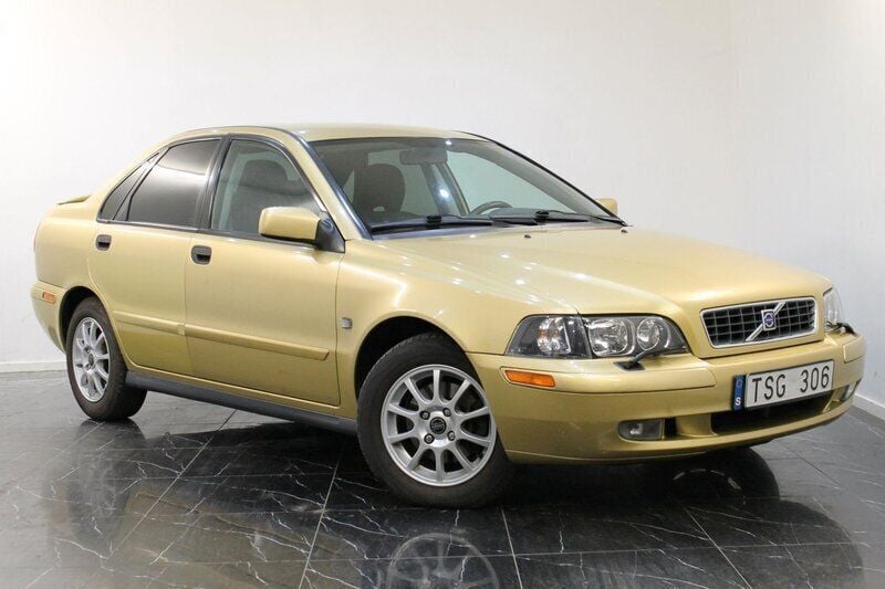 Gul Begagnad 2002 Volvo S40 Sedan | 49 900 kr (Dyr) - Bild 1/4