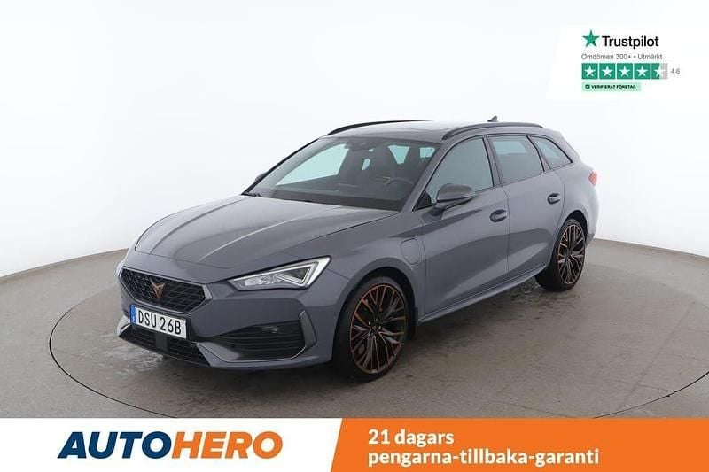 Mörkgrå (grå) Begagnad 2020 Cupra Leon Kombi | 254 000 kr (Marknadspris) - Bild 1/4