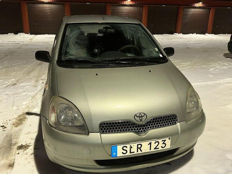Begagnad 2001 Toyota Yaris Halvkombi | 35 000 kr (Dyr) - Bild 1/4