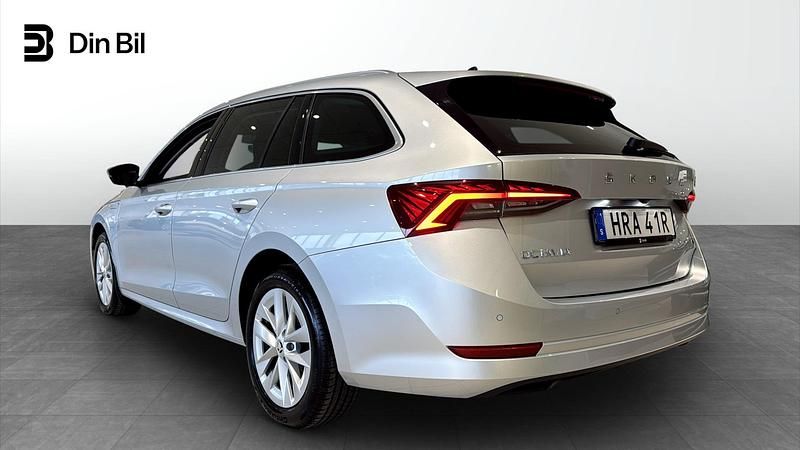 Begagnad Skoda Octavia 2024 Grå Kombi
