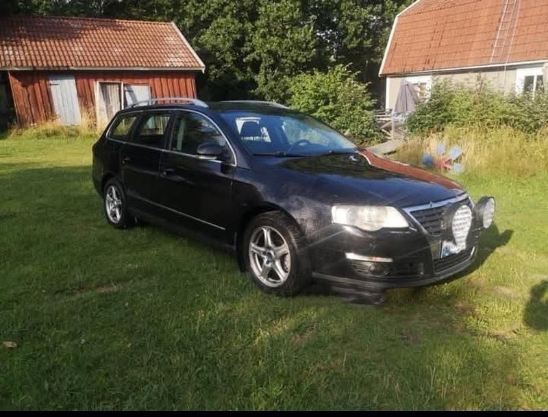 Svart Begagnad 2010 VW Passat Sportline Kombi | 19 500 kr - Bild 1/4