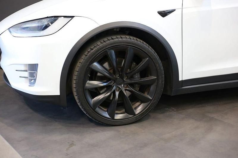 Begagnad Tesla Model X Long Range AWD 311 kW (423 HK) 2020 Vit SUV