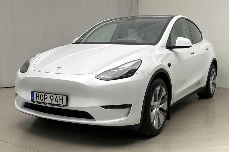 Vit Begagnad 2023 Tesla Model Y SUV | 429 000 kr - Bild 1/4