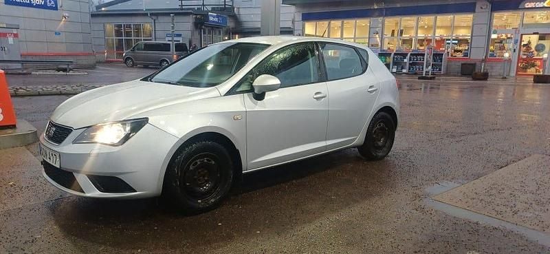 Begagnad 2015 Seat Ibiza Halvkombi | 45 000 kr (Marknadspris) - Bild 1/4