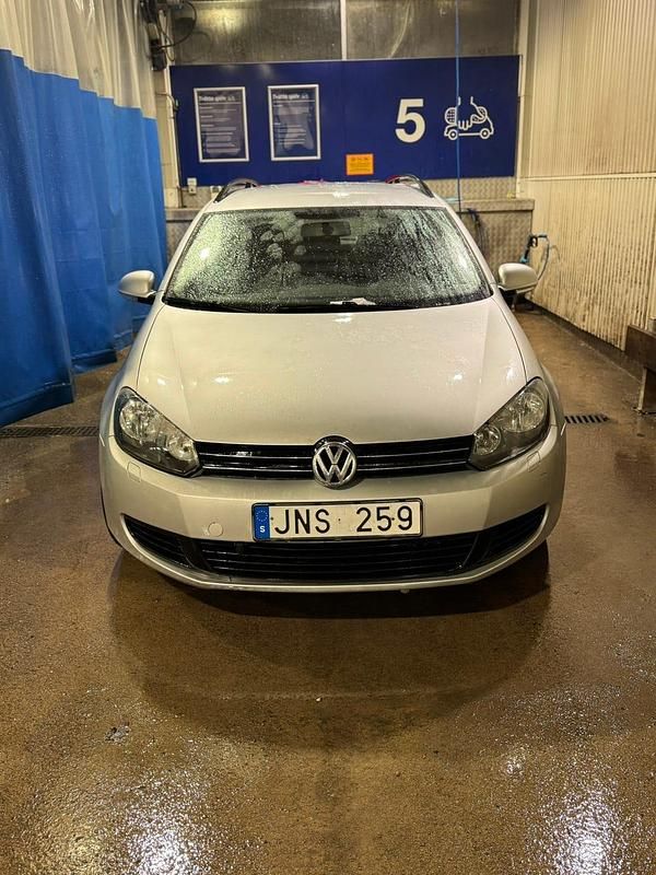Begagnad VW Golf VI 105 HK (77 kW) 2010 Halvkombi
