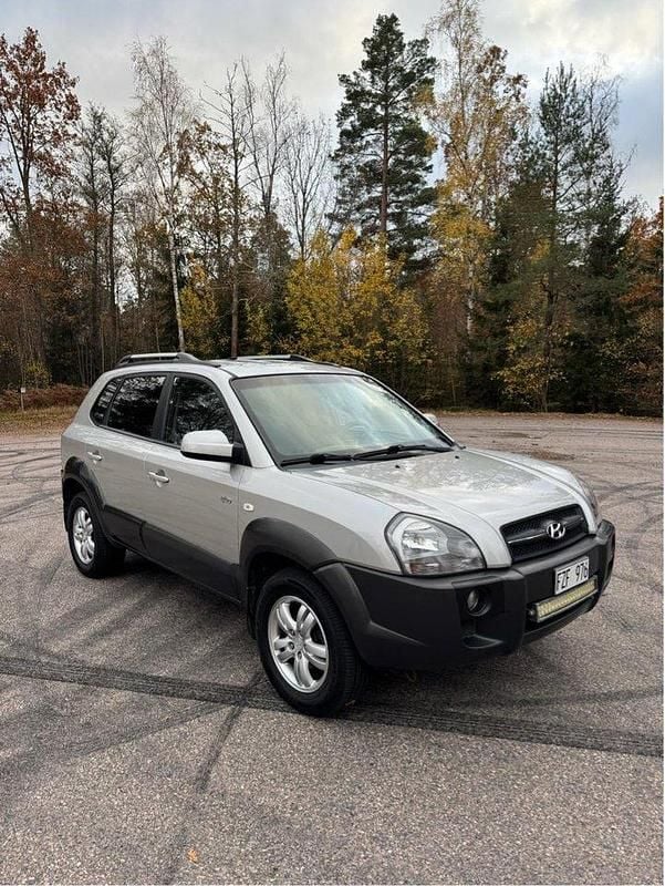 Silver Begagnad 2008 Hyundai Tucson SUV | 35 000 kr (Dyr) - Bild 1/4