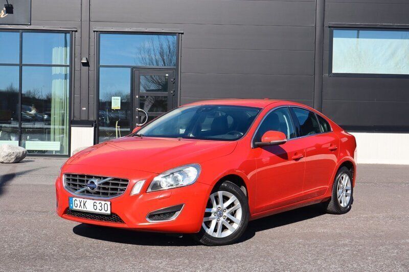 Röd Begagnad 2010 Volvo S60 Summum Sedan | 109 900 kr (Marknadspris) - Bild 1/4