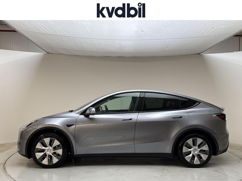 Begagnad Tesla Model Y Long Range RWD 250 kW (340 HK) 2024 Grå SUV
