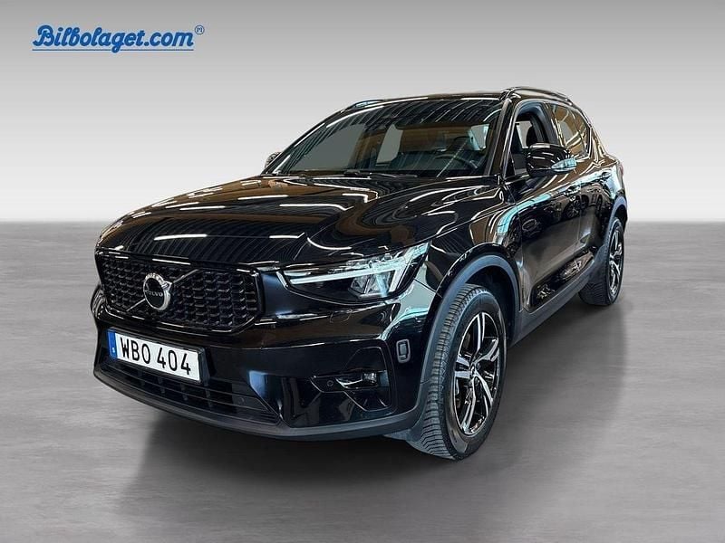 Svart Begagnad 2024 Volvo XC40 Plus SUV | 369 900 kr (Lite dyr) - Bild 1/4