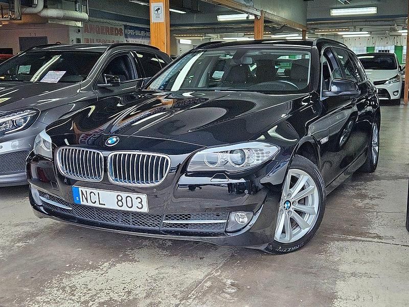 Svart Begagnad 2012 BMW 520 Kombi | 149 999 kr (Marknadspris) - Bild 1/4