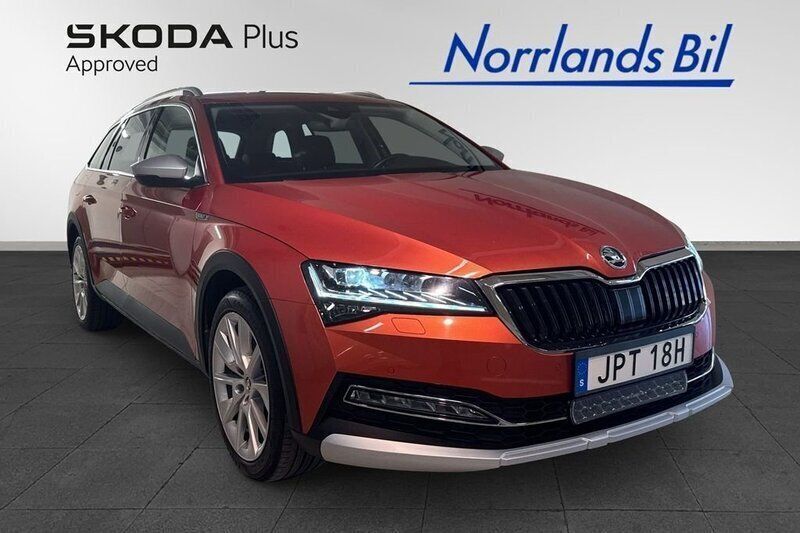 Orange (tangerine orange metallic) Begagnad 2020 Skoda Superb Kombi | 359 000 kr (Dyr) - Bild 1/4