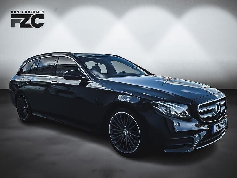Svart Begagnad 2018 Mercedes E220 AMG line Kombi | 269 900 kr (Marknadspris) - Bild 1/4
