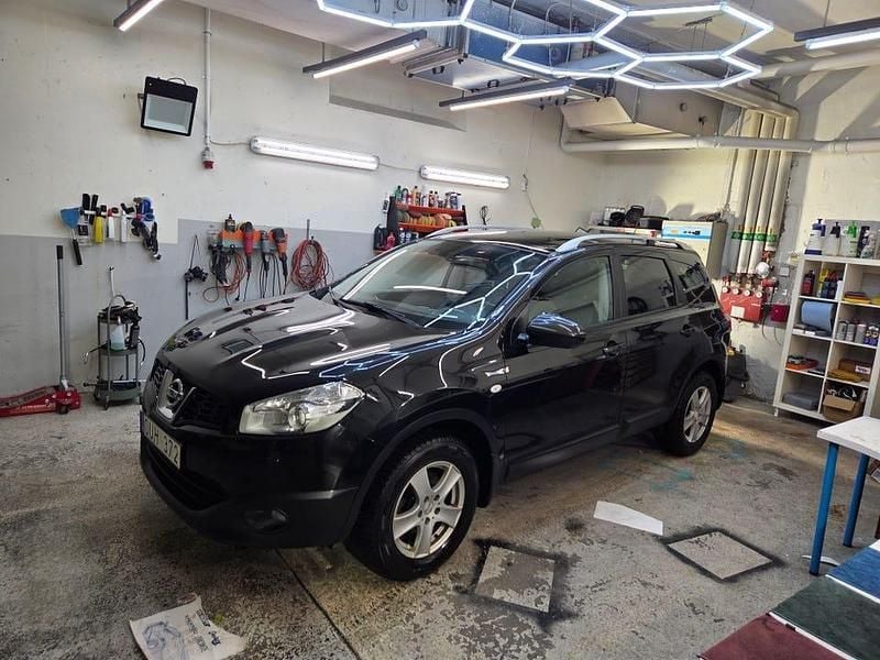 Svart metallic Begagnad 2011 Nissan Qashqai +2 SUV | 55 000 kr (Bra pris) - Bild 1/4