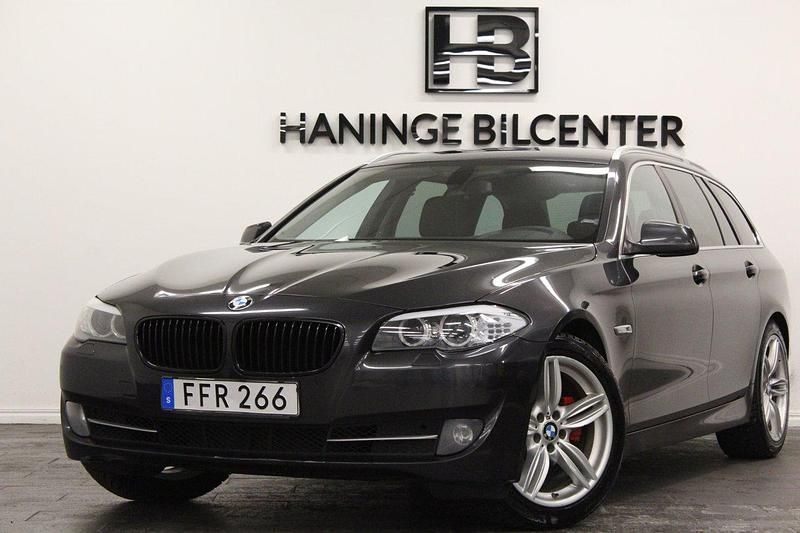 Grå Begagnad 2011 BMW 520 M Sport Kombi | 99 900 kr (Marknadspris) - Bild 1/4