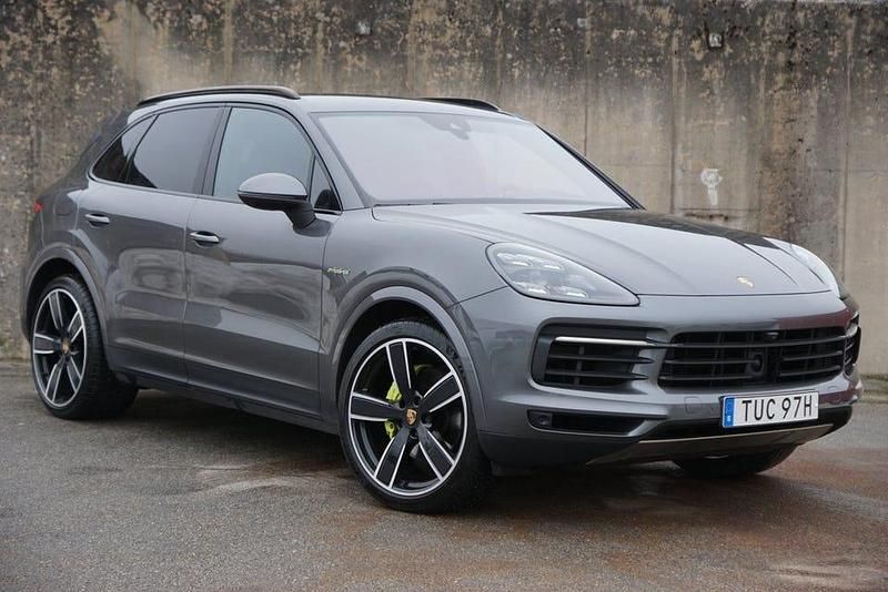 Begagnad Porsche Cayenne Chrono 462 HK (339 kW) 2020 Grå SUV
