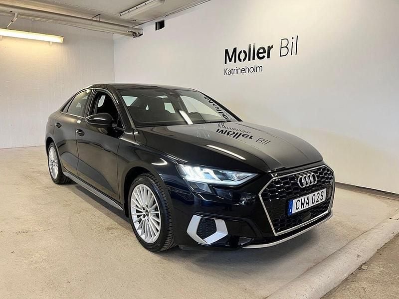 Brilliantsvart Begagnad 2022 Audi A3 Advanced Plus Sedan | 279 000 kr (Lite dyr) - Bild 1/4