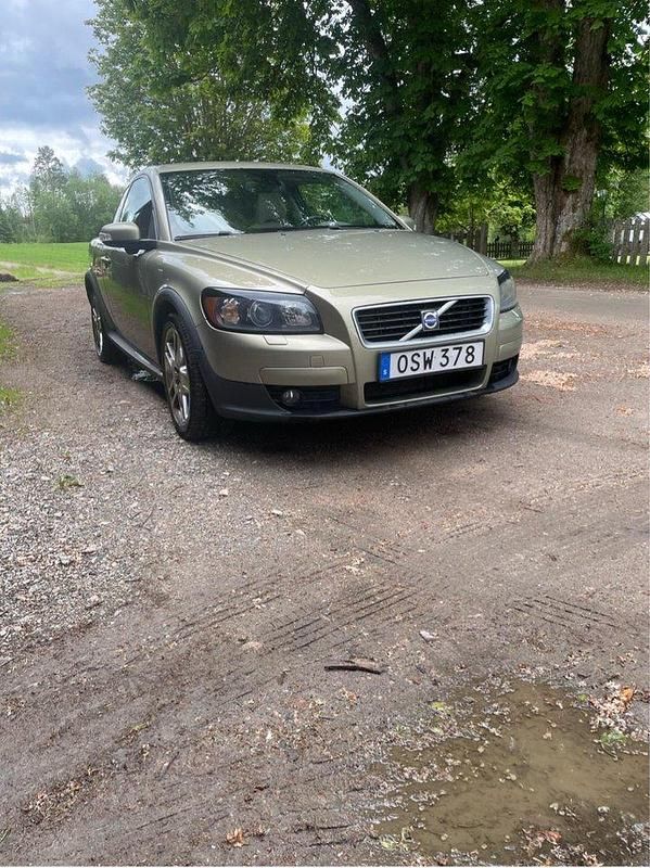 Grön Begagnad 2008 Volvo C30 Summum Halvkombi | 20 000 kr (Marknadspris) - Bild 1/3