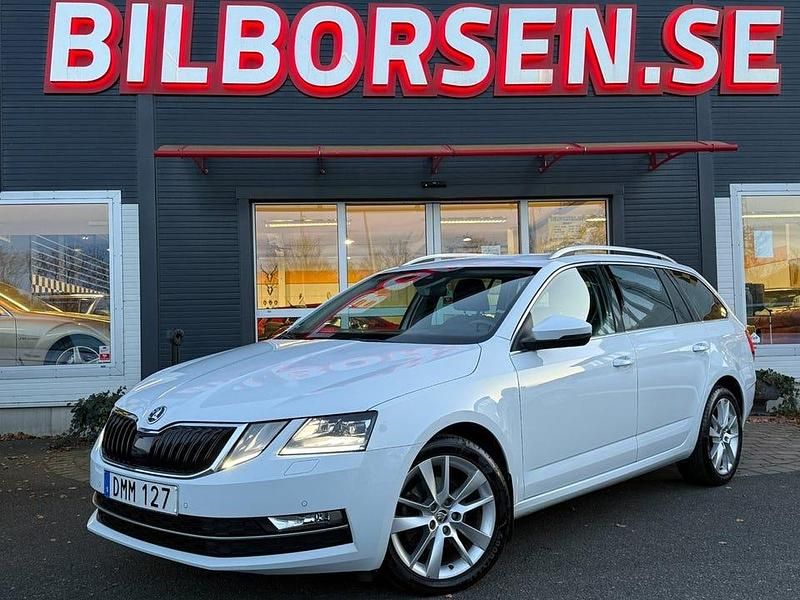 Vit Begagnad 2018 Skoda Octavia Style Kombi | 189 000 kr (Lite dyr) - Bild 1/4