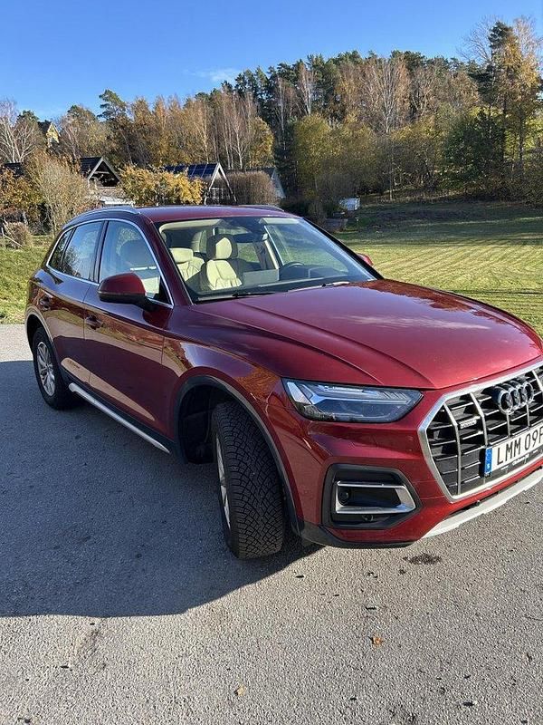 Röd Begagnad 2021 Audi Q5 Comfort SUV | 329 000 kr (Superpris) - Bild 1/4
