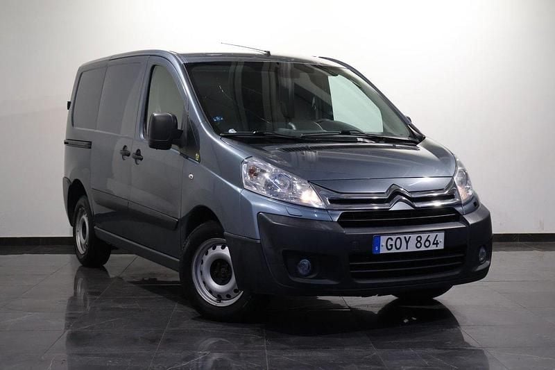 Mörkgrå (grå) Begagnad 2015 Citroën Jumpy Minibuss | 59 000 kr (Marknadspris) - Bild 1/4