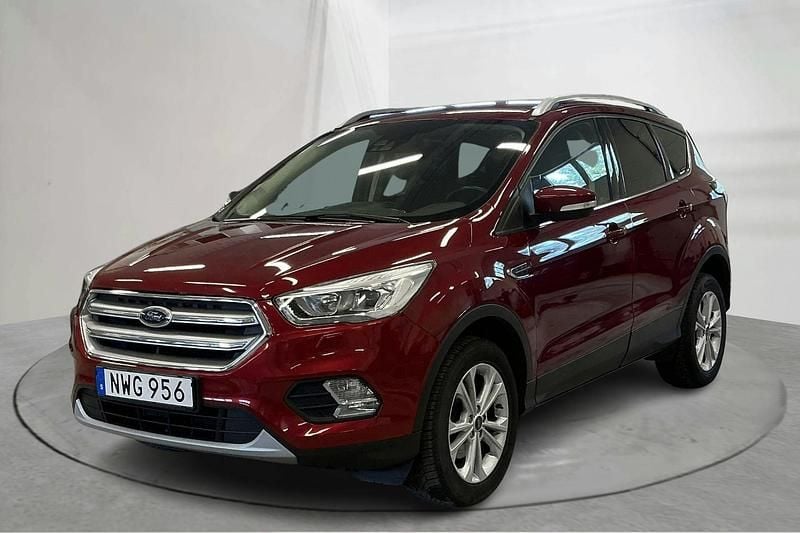Röd Begagnad 2018 Ford Kuga Titanium SUV | 140 000 kr (Marknadspris) - Bild 1/4