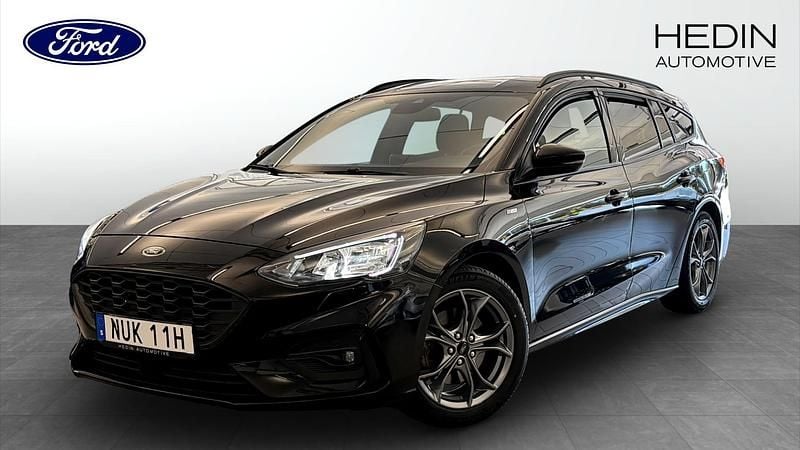 Svart (black) Begagnad 2019 Ford Focus ST-Line Kombi | 149 000 kr (Lite dyr) - Bild 1/4