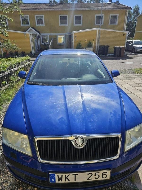 Blå Begagnad 2005 Skoda Octavia Halvkombi | 12 900 kr (Marknadspris) - Bild 1/4