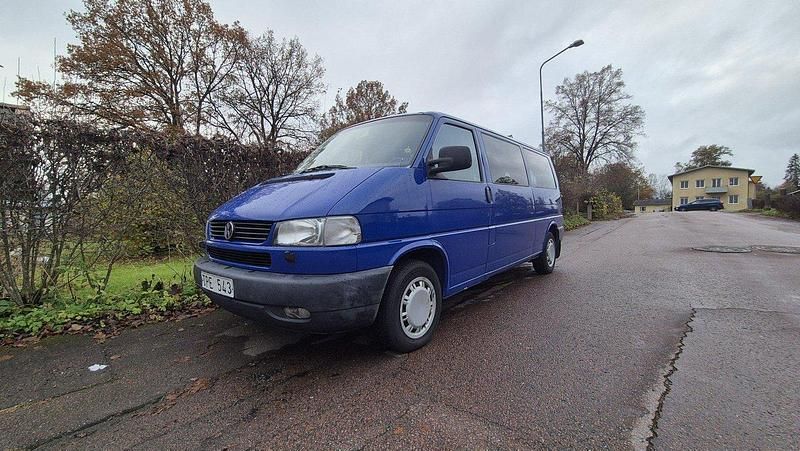 Blå Begagnad 2003 VW Caravelle Minibuss | 47 000 kr - Bild 1/4