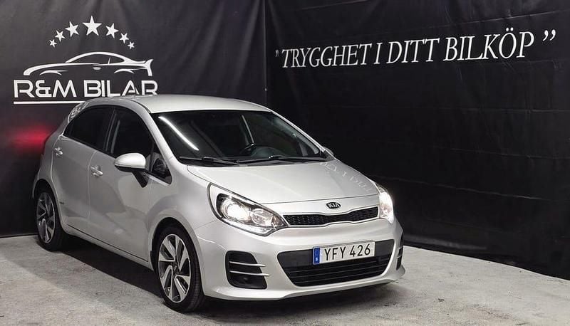 Begagnad Kia Rio 84 HK (61 kW) 2016 Grå Halvkombi
