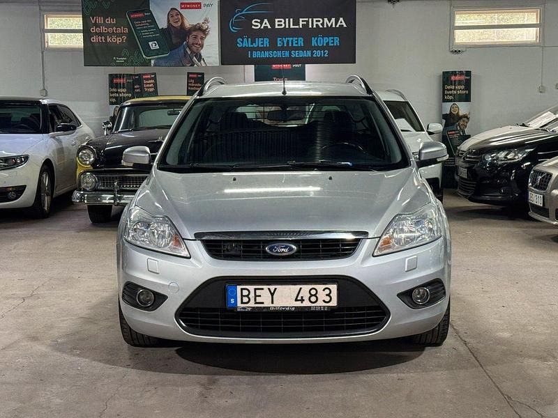 Grå Begagnad 2008 Ford Focus Trend Kombi | 19 900 kr - Bild 1/4