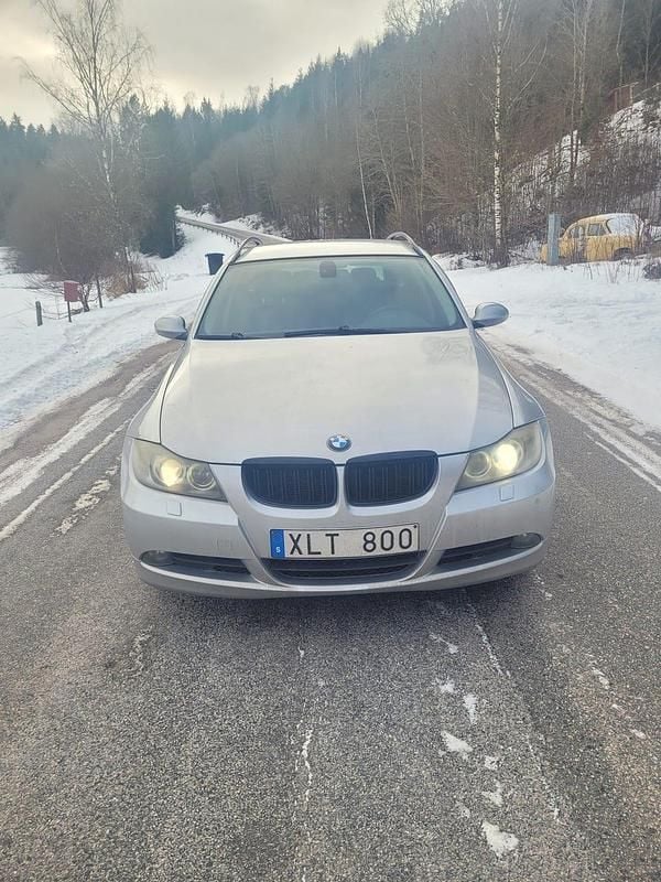 Begagnad BMW 325 218 HK (160 kW) 2006 Grå Kombi