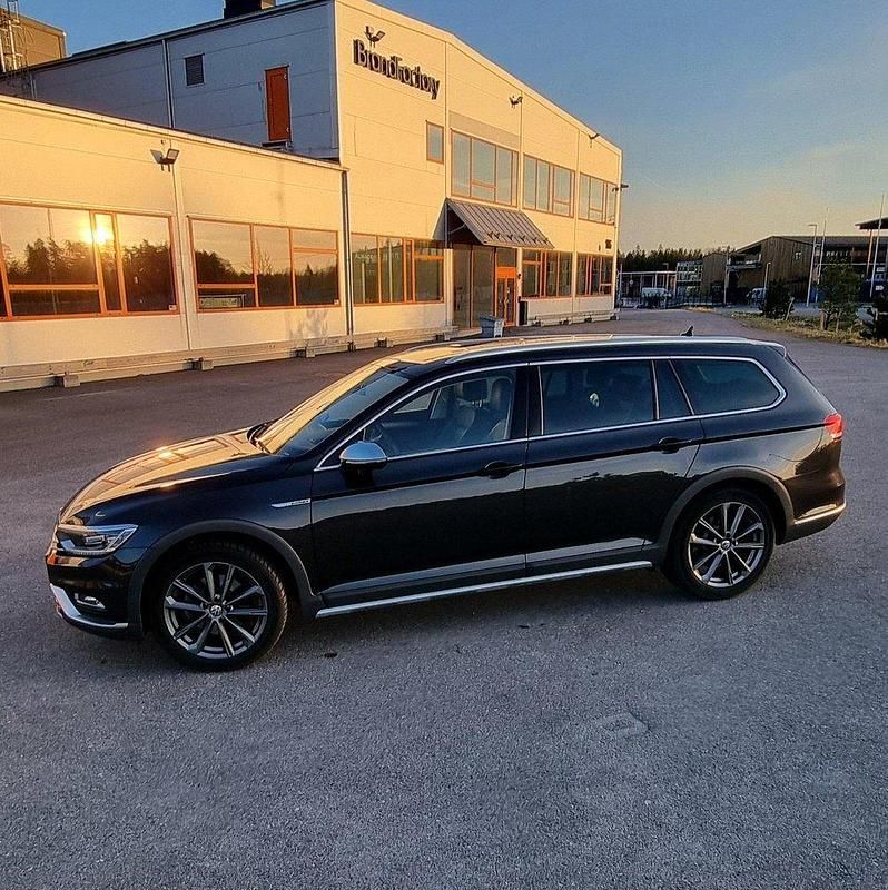 Grå Begagnad 2019 VW Passat Alltrack Kombi | 290 000 kr (Dyr) - Bild 1/4