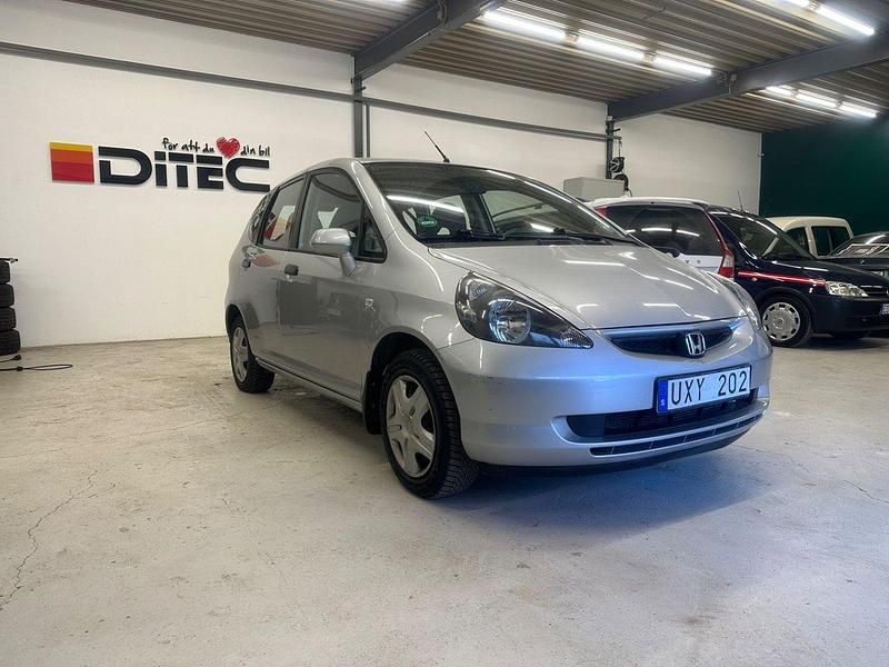 Begagnad 2004 Honda Jazz Halvkombi | 19 500 kr (Marknadspris) - Bild 1/4