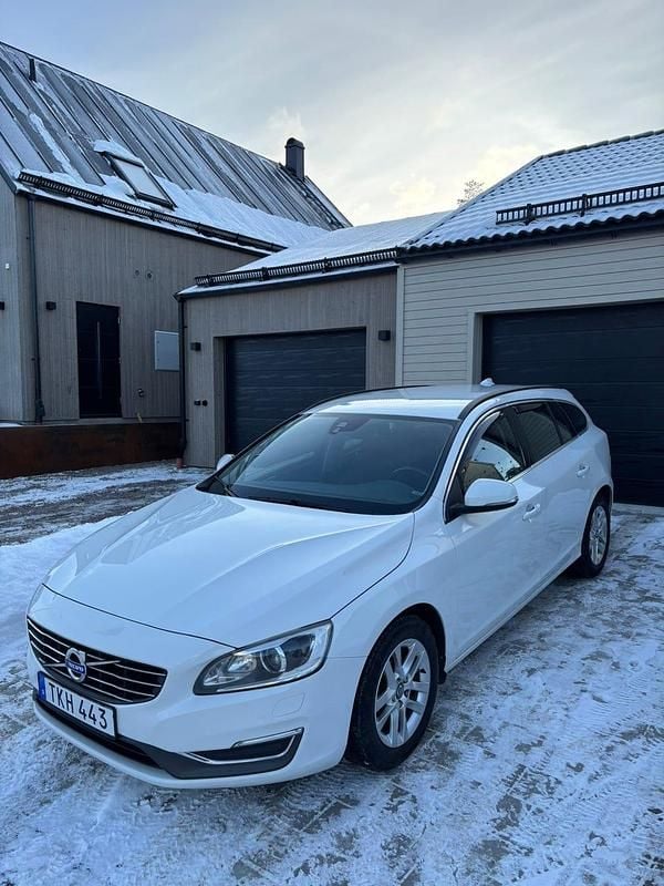 Begagnad 2015 Volvo V60 Kombi | 74 900 kr (Superpris) - Bild 1/4