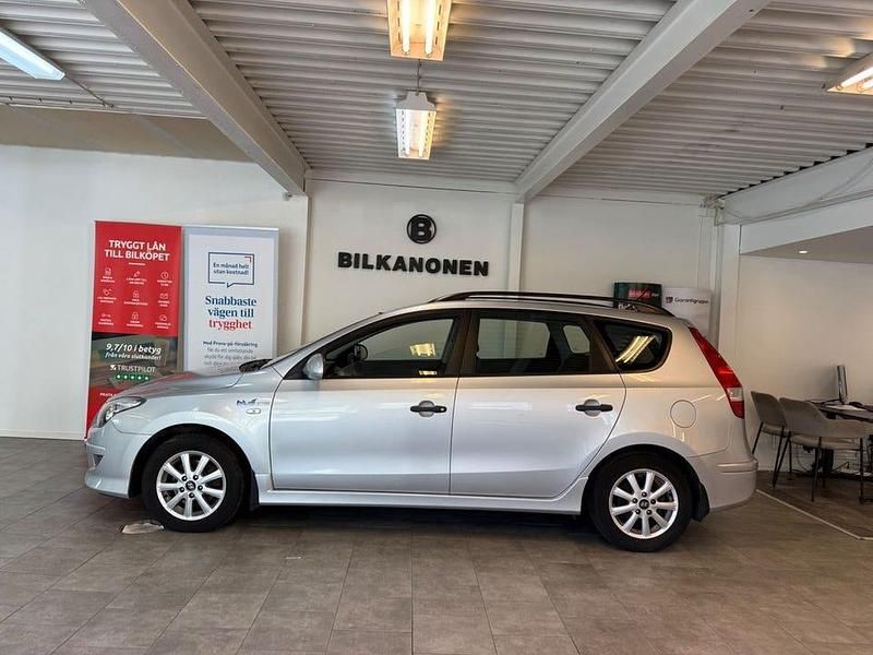 Silver Begagnad 2011 Hyundai i30 Select Kombi | 49 900 kr (Marknadspris) - Bild 1/4